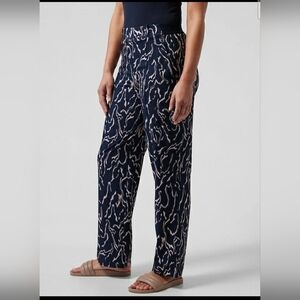 Athleta Vienna Navy Print Cargo Pants Straight Leg Lightweight Size 2